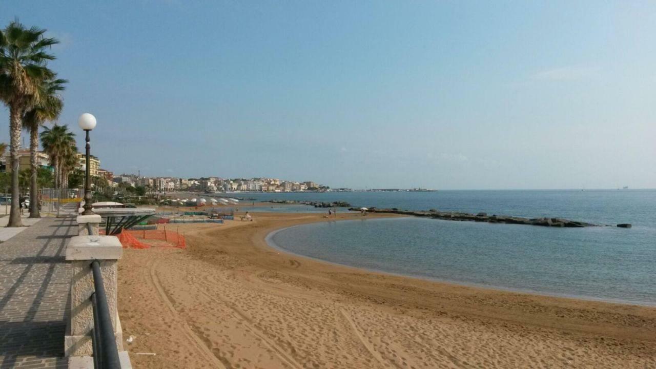 L'Isola Di Gaia Acomodação com café da manhã Crotone Exterior foto